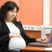 L’annonce de votre grossesse au travail : droits et obligations