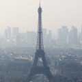 bébé sous la pollution à Paris