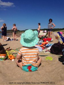 bébé porte le maillot couche Eliott et Loup