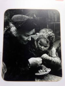 Maria Montessori et les enfants pauvres