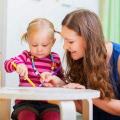 Recruter sa première baby-sitter, mode d’emploi  