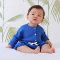 bébé est habillé en Petit Bateau